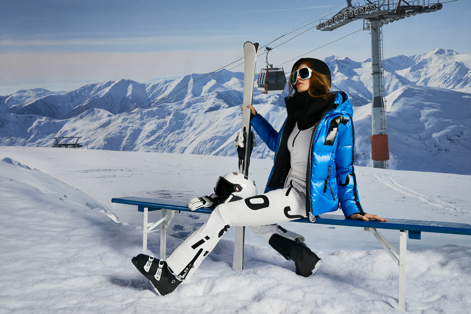 Damen Ski Outfit mit Daunenjacke und Skihose